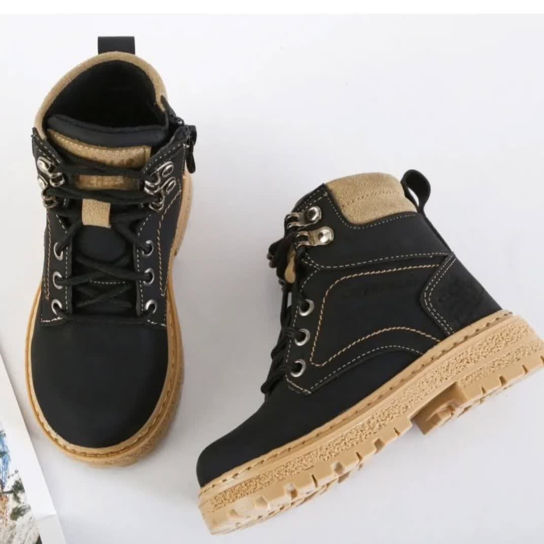 نیم بوت اسپرت بچه‌گانه مدل زمستانی زیپ‌دار و بنددار – رنگ مشکی و شتری